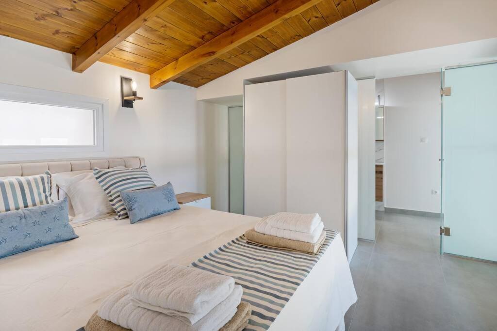 Sofia Suite, A Seafront Hideaway ! Panormos  Екстер'єр фото