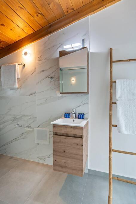 Sofia Suite, A Seafront Hideaway ! Panormos  Екстер'єр фото